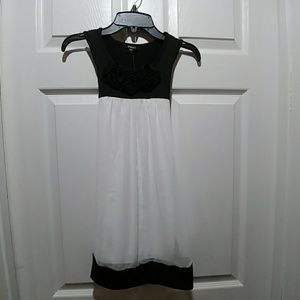 NWT Zunie Sleeveless Black and White Size 7